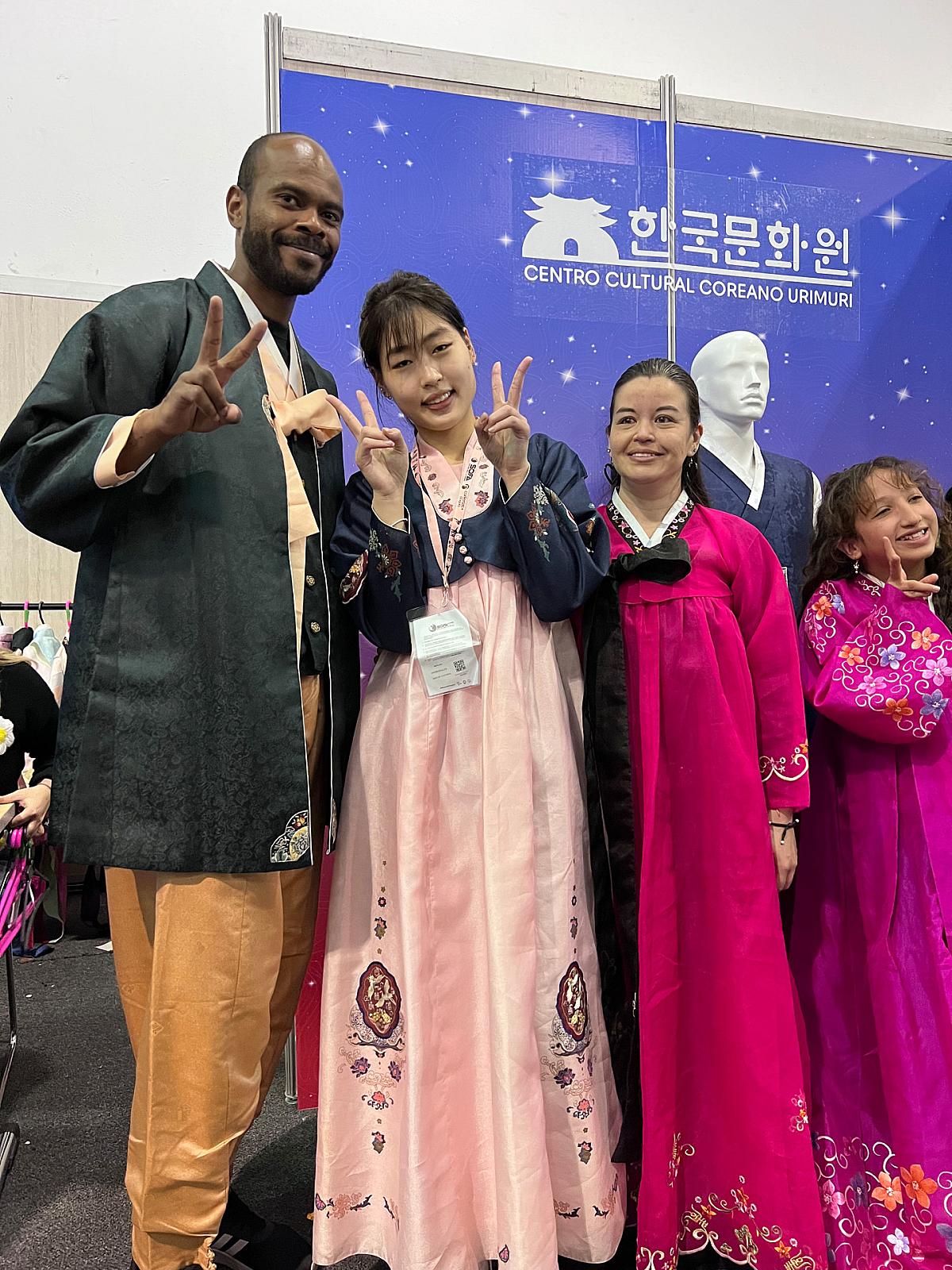 Vistiendo un Hanbok - SOFA 2022
